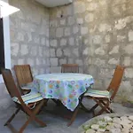 Appartement By The Sea - 8534