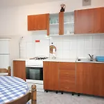 Appartement By The Sea - 8534